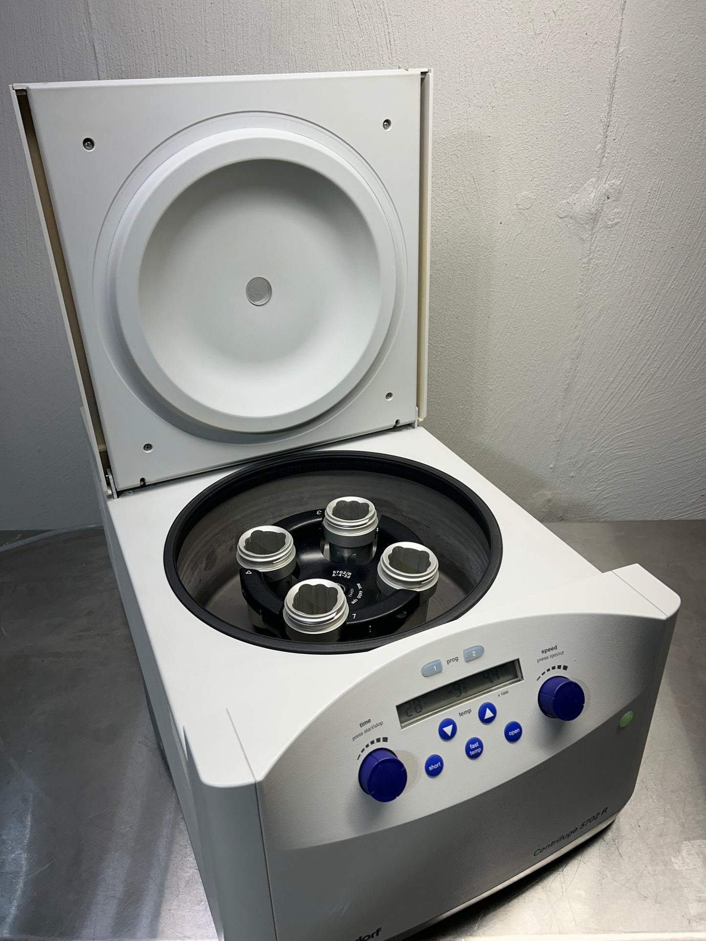 Eppendorf 5702R Refrigerated Centrifuge Unit 1