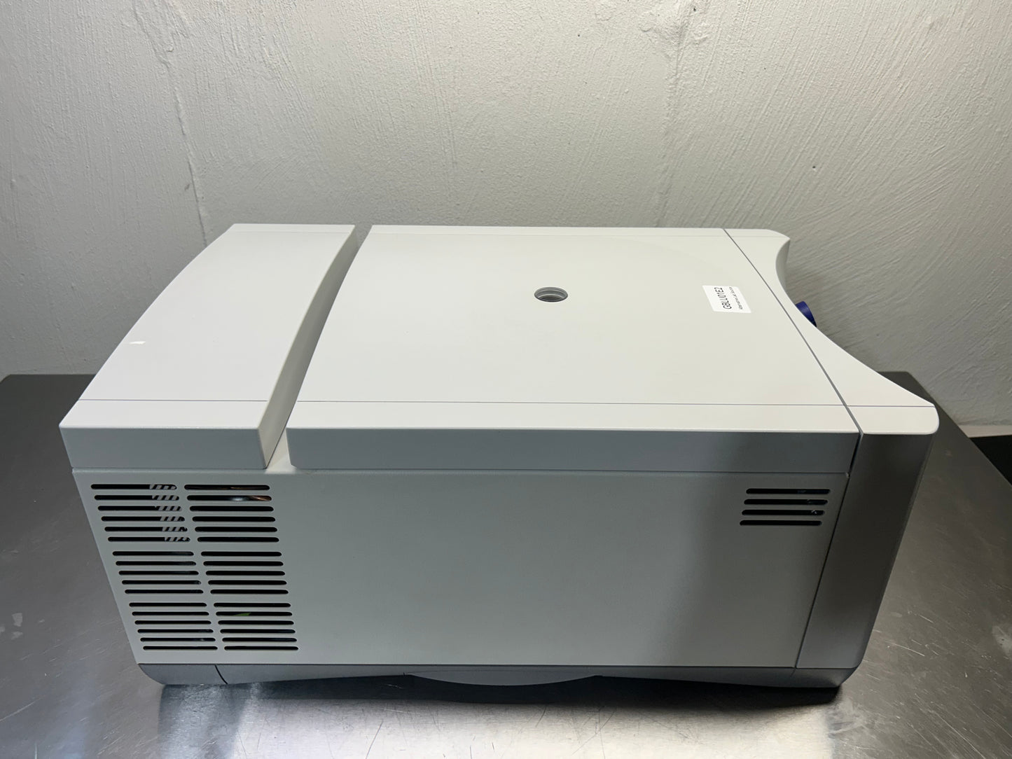 Eppendorf 5702R Refrigerated Centrifuge Unit 2