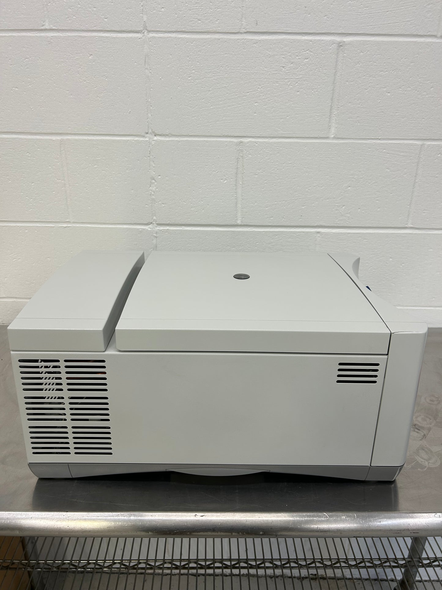 Eppendorf 5702RH Refrigerated/Heated Centrifuge