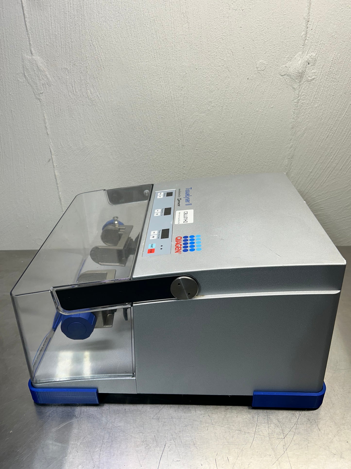 Retsch Qiagen Tissuelyser II Sample Disruptor MM400