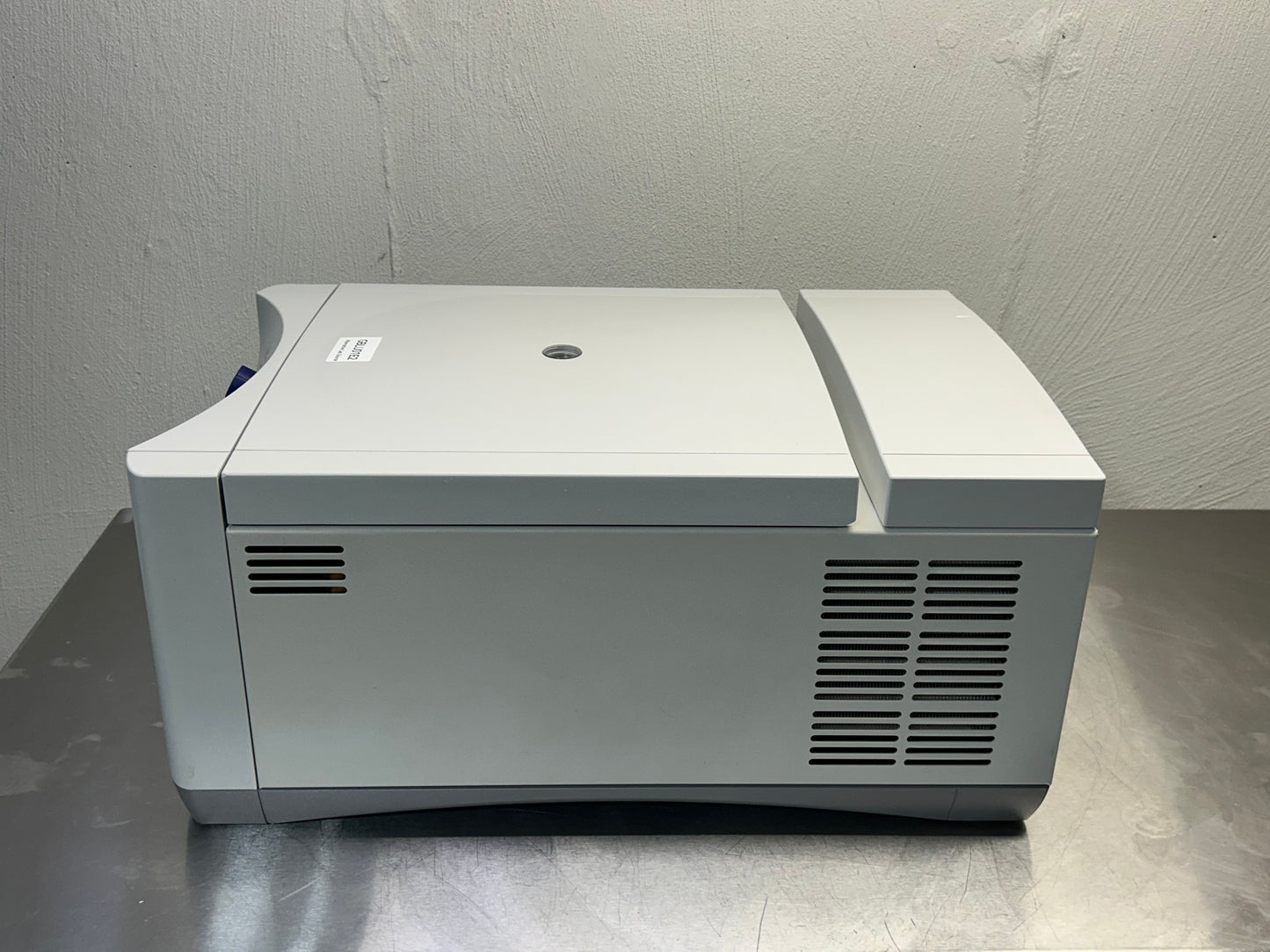 Eppendorf 5702R Refrigerated Centrifuge Unit 2