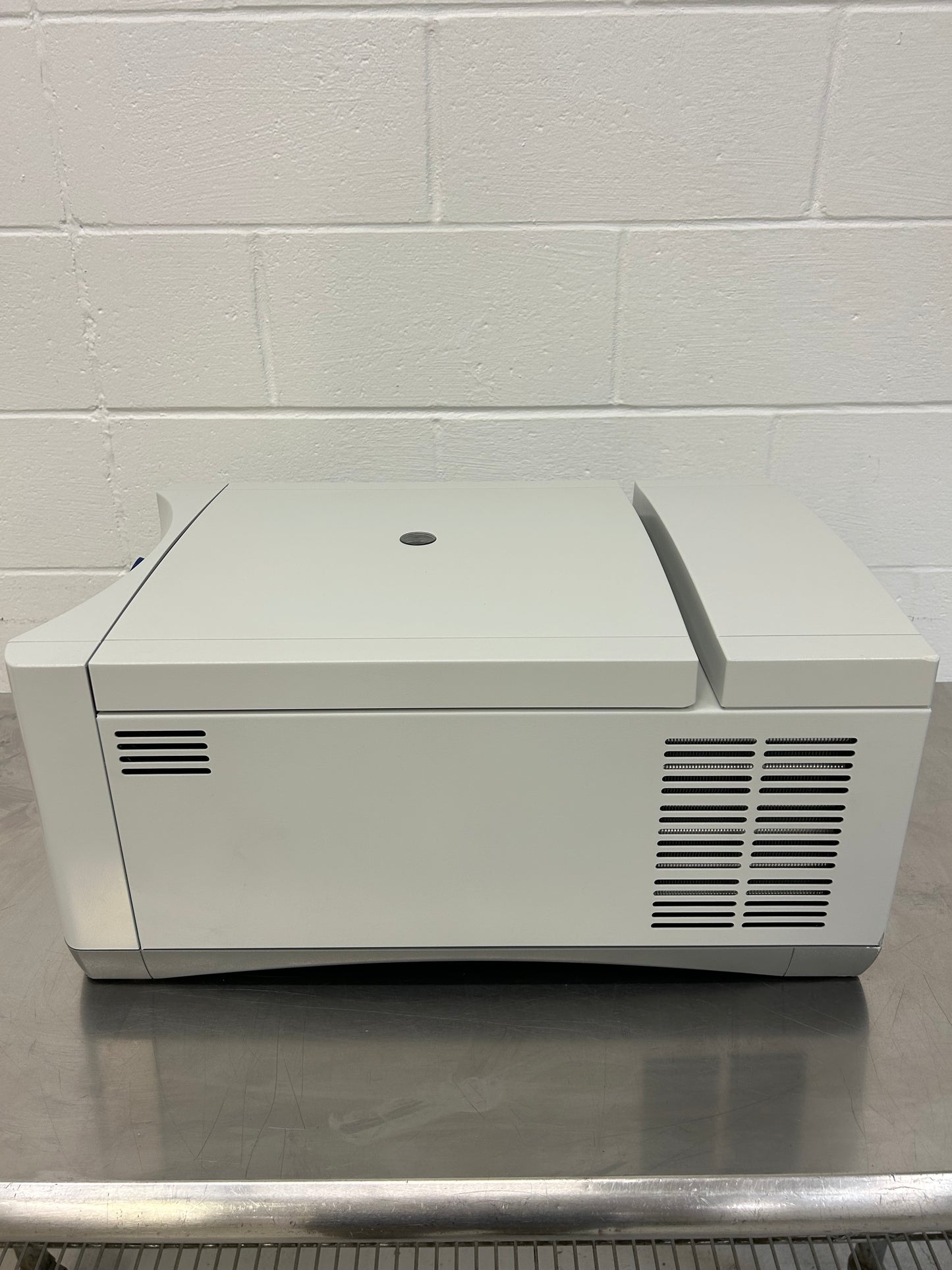 Eppendorf 5702RH Refrigerated/Heated Centrifuge