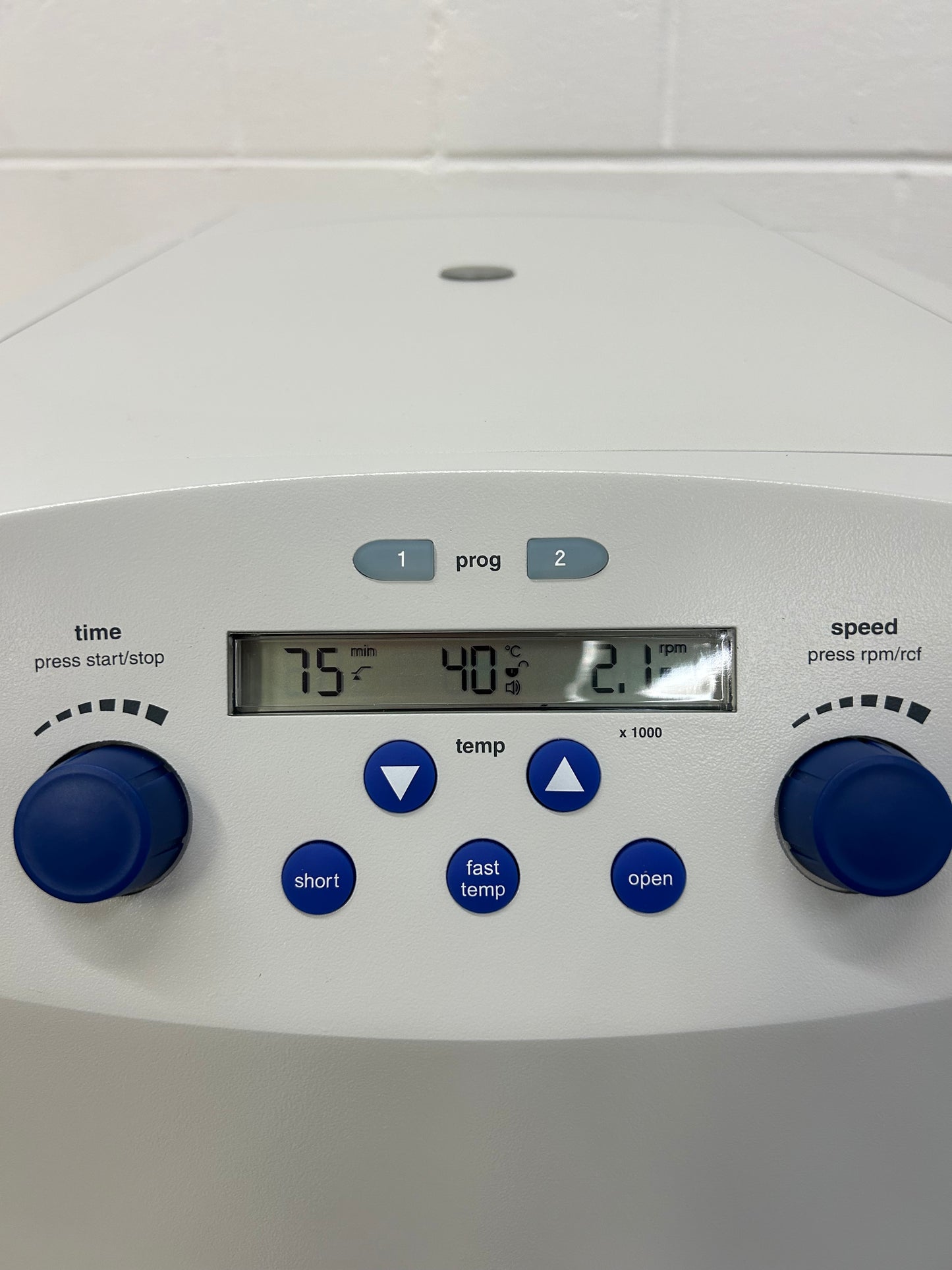 Eppendorf 5702RH Refrigerated/Heated Centrifuge