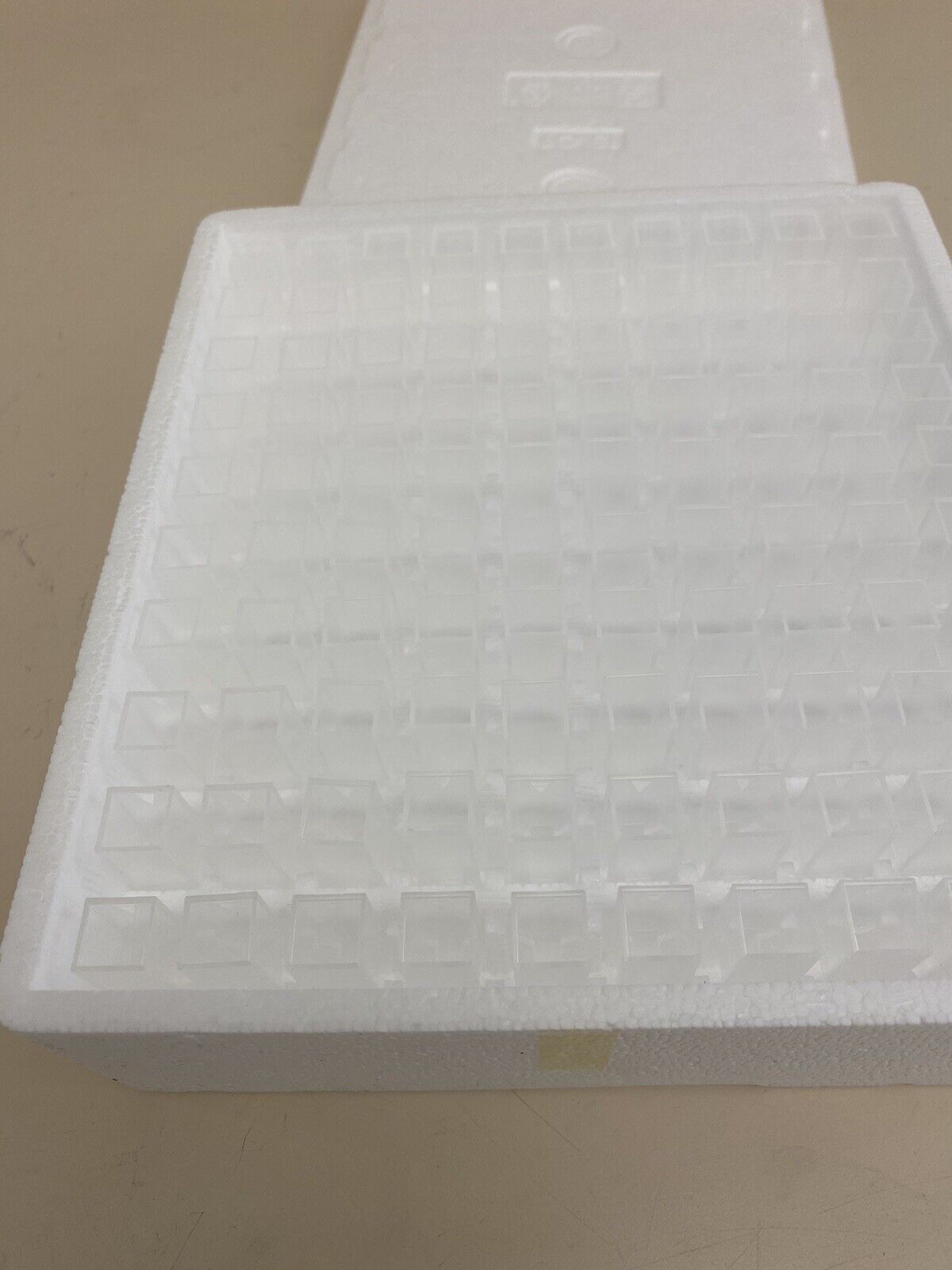 VWR Two-Sided Disposable Plastic Cuvettes PMMA Semi-micro 1.5 to 3ml