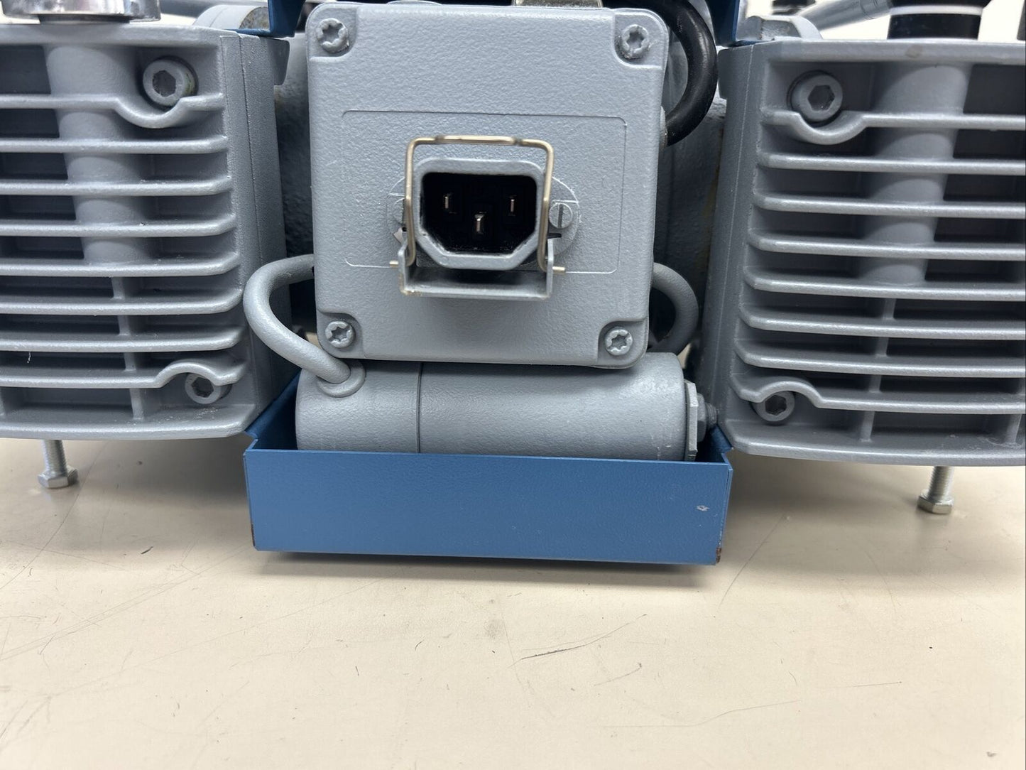 Vacuubrand ME8 Diaphragm Vacuum Pump 60Torr