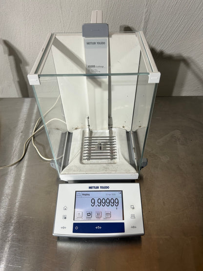 Mettler Toledo XS205DU Analytical Balance Readability 0.01 mg Unit 2