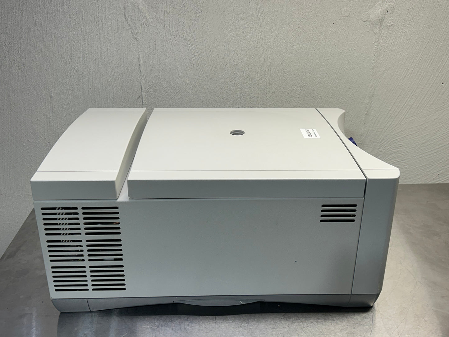 Eppendorf 5702R Refrigerated Centrifuge Unit 1