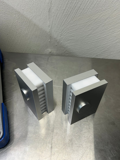 Retsch Qiagen Tissuelyser II Sample Disruptor MM400 with Tube Adapter