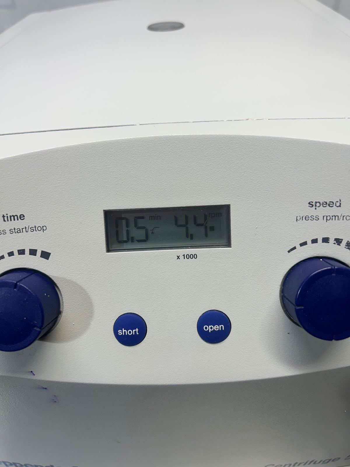 Eppendorf 5702 Benchtop Centrifuge with F-35-30-17 Rotor