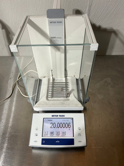 Mettler Toledo XS205DU Analytical Balance Readability 0.01 mg Unit 2