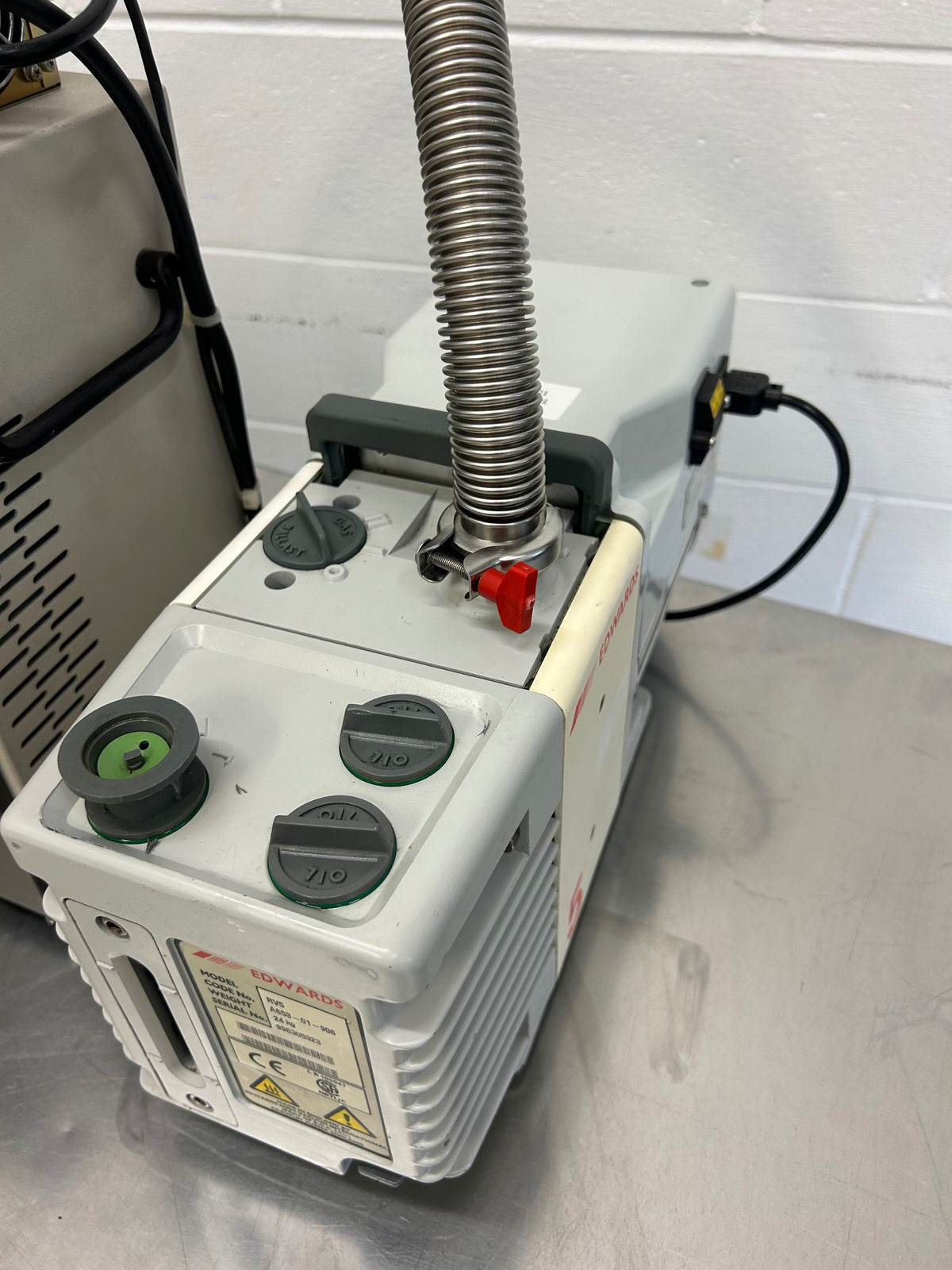 Varian 938-41 Helium Leak Detector with Turbo Pump Working See Video