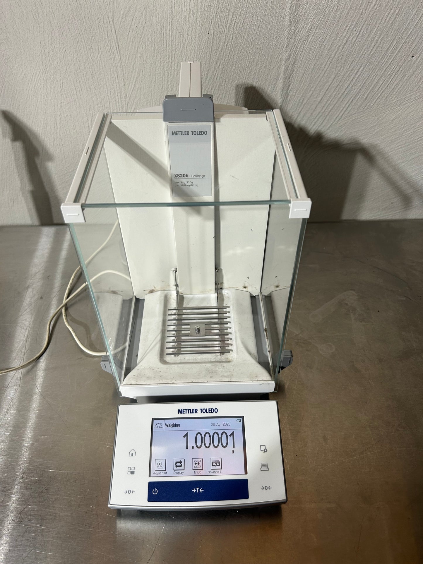 Mettler Toledo XS205DU Analytical Balance Readability 0.01 mg Unit 2