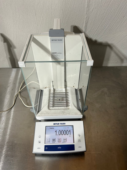 Mettler Toledo XS205DU Analytical Balance Readability 0.01 mg Unit 2
