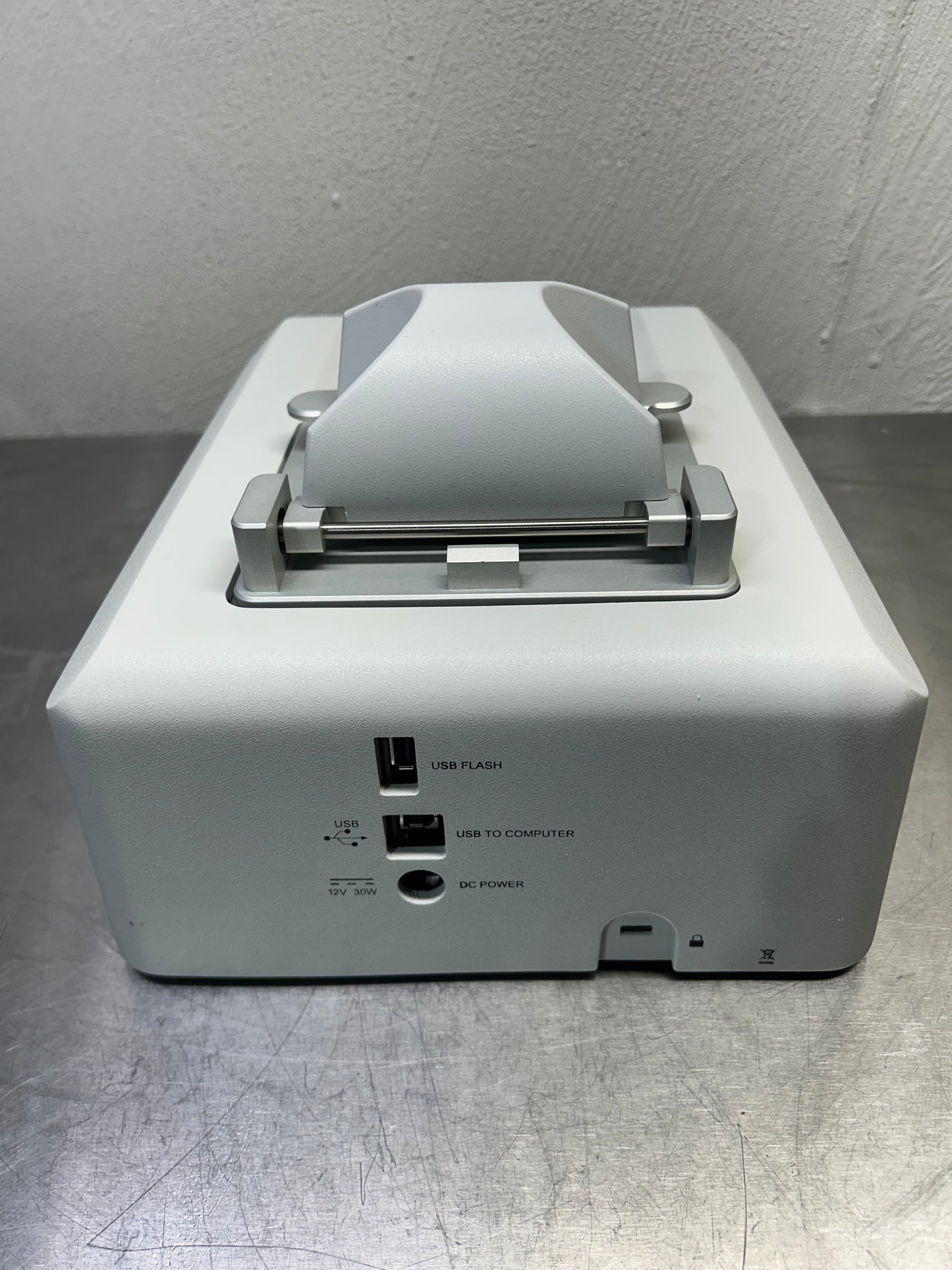 Thermo Scientific NanoDrop 8000 UV-VIs Spectrophotometer