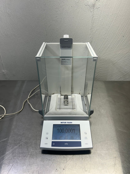 Mettler Toledo XS205DU Analytical Balance Readability 0.01 mg Unit 2