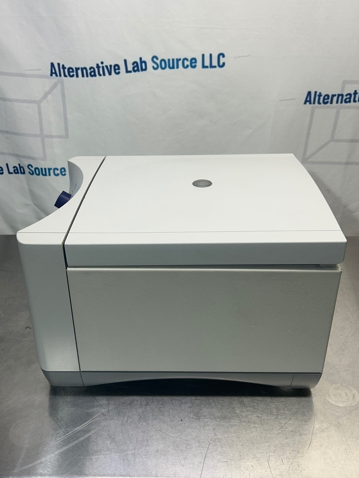 Eppendorf 5702 Benchtop Centrifuge with F-35-30-17 Rotor