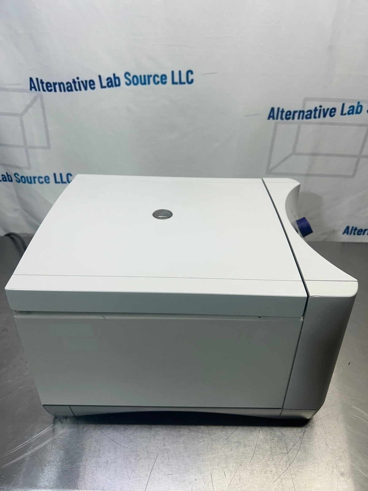 Eppendorf 5702 Benchtop Centrifuge with F-35-30-17 Rotor