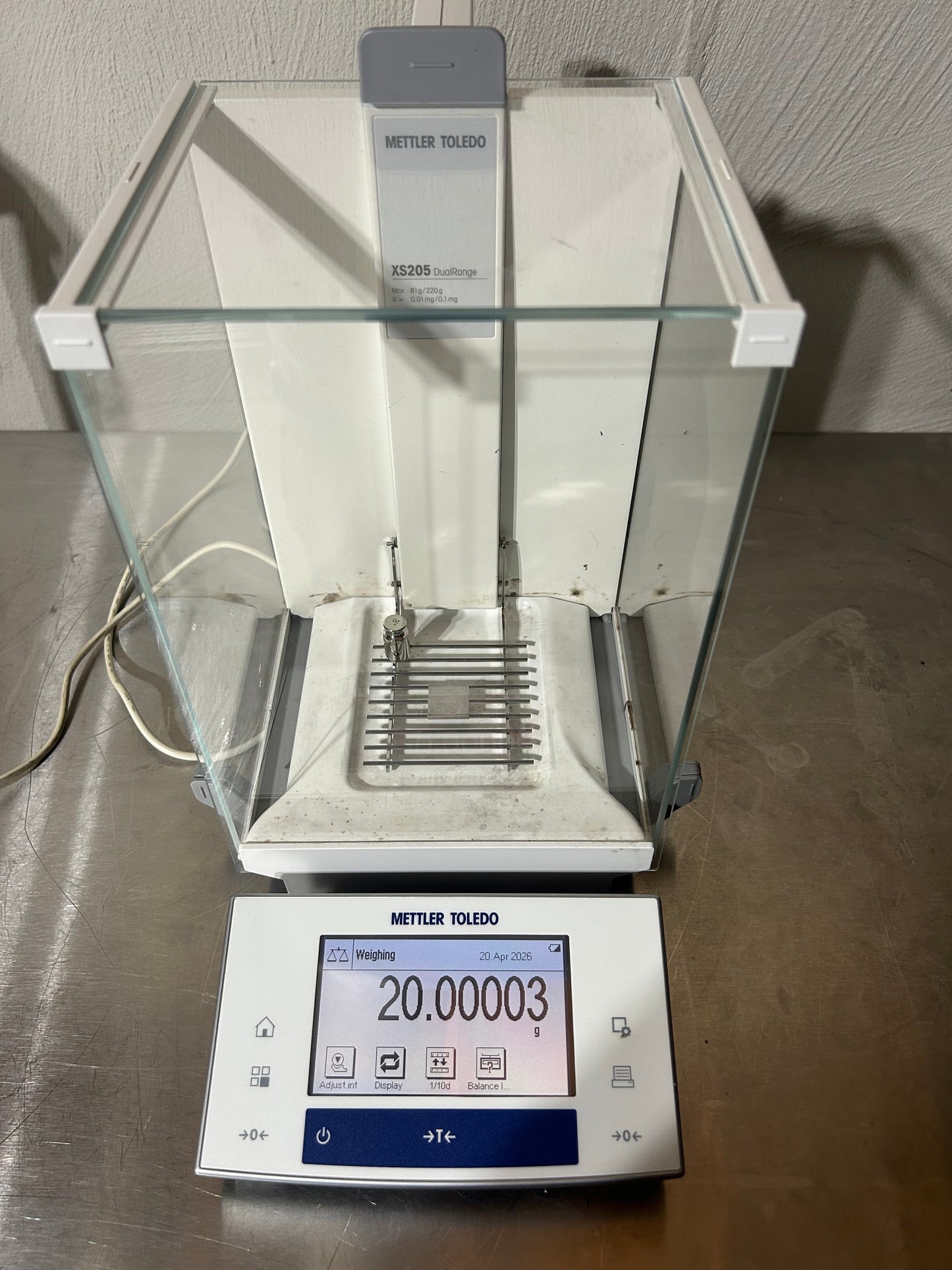 Mettler Toledo XS205DU Analytical Balance Readability 0.01 mg Unit 2