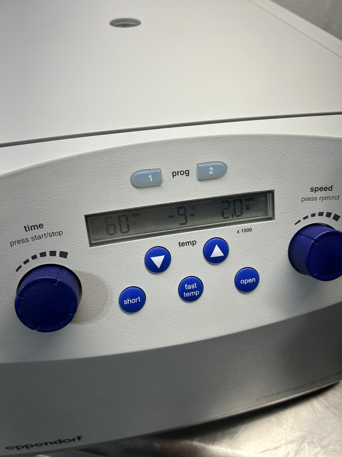 Eppendorf 5702R Refrigerated Centrifuge Unit 2