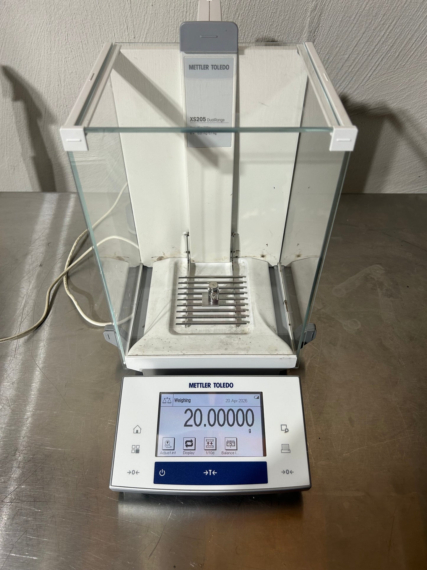 Mettler Toledo XS205DU Analytical Balance Readability 0.01 mg Unit 2