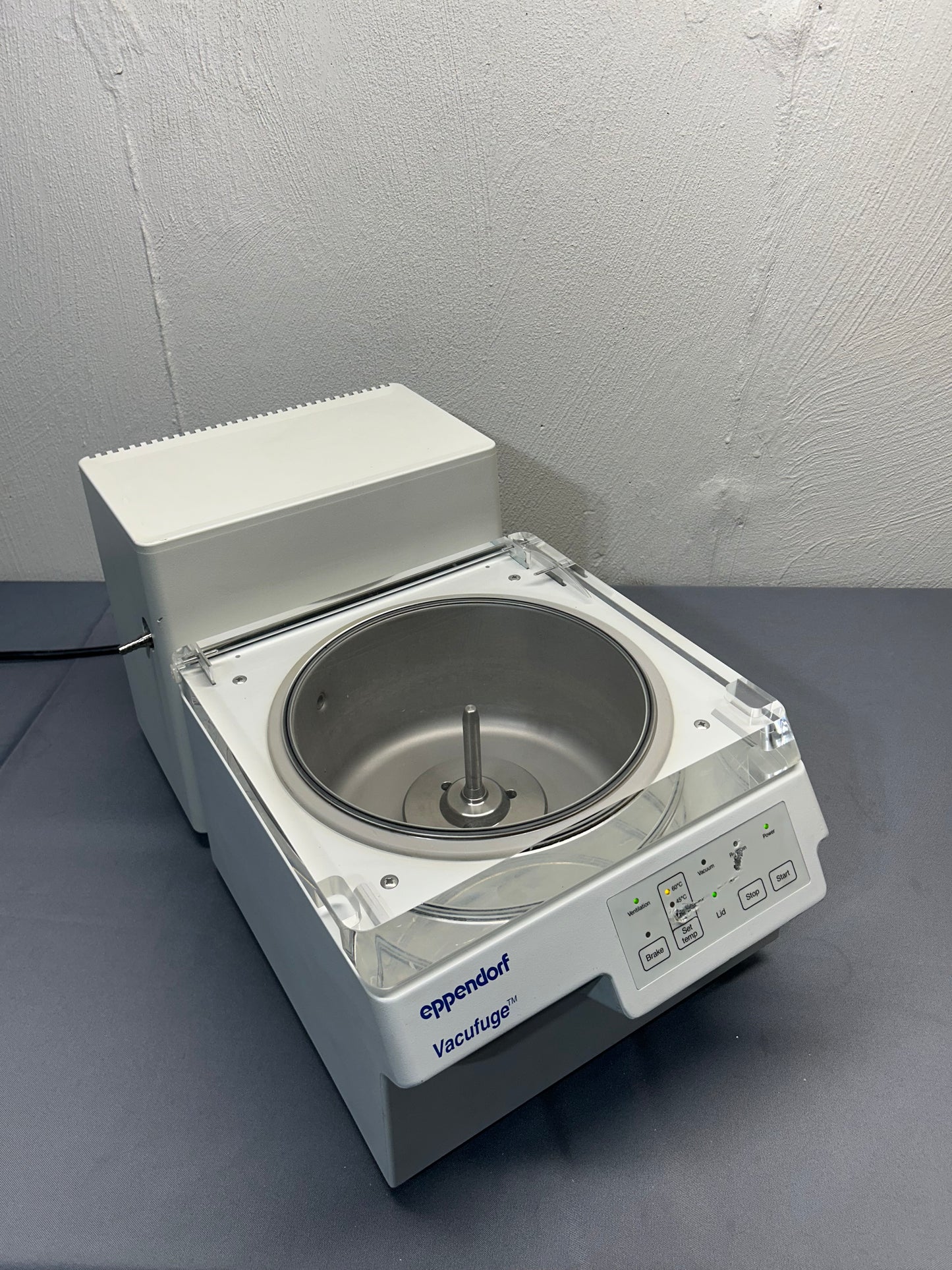 Eppendorf Vacufuge Vacuum Concentrator 5301