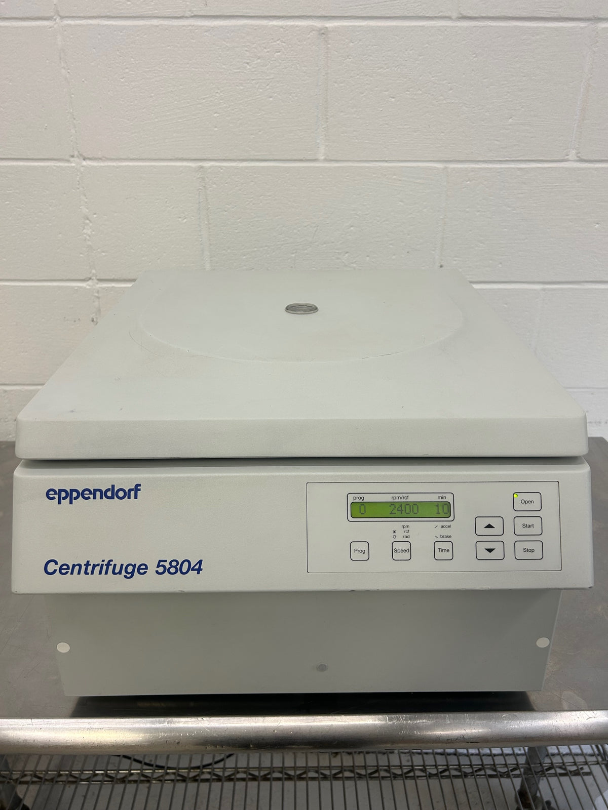Eppendorf 5804 Benchtop Centrifuge No rotor