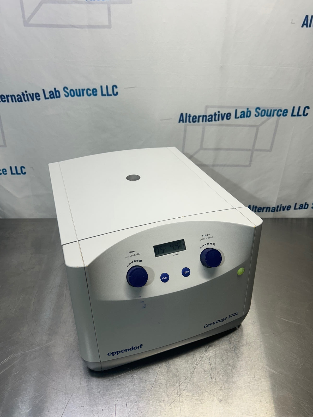 Eppendorf 5702 Benchtop Centrifuge with F-35-30-17 Rotor