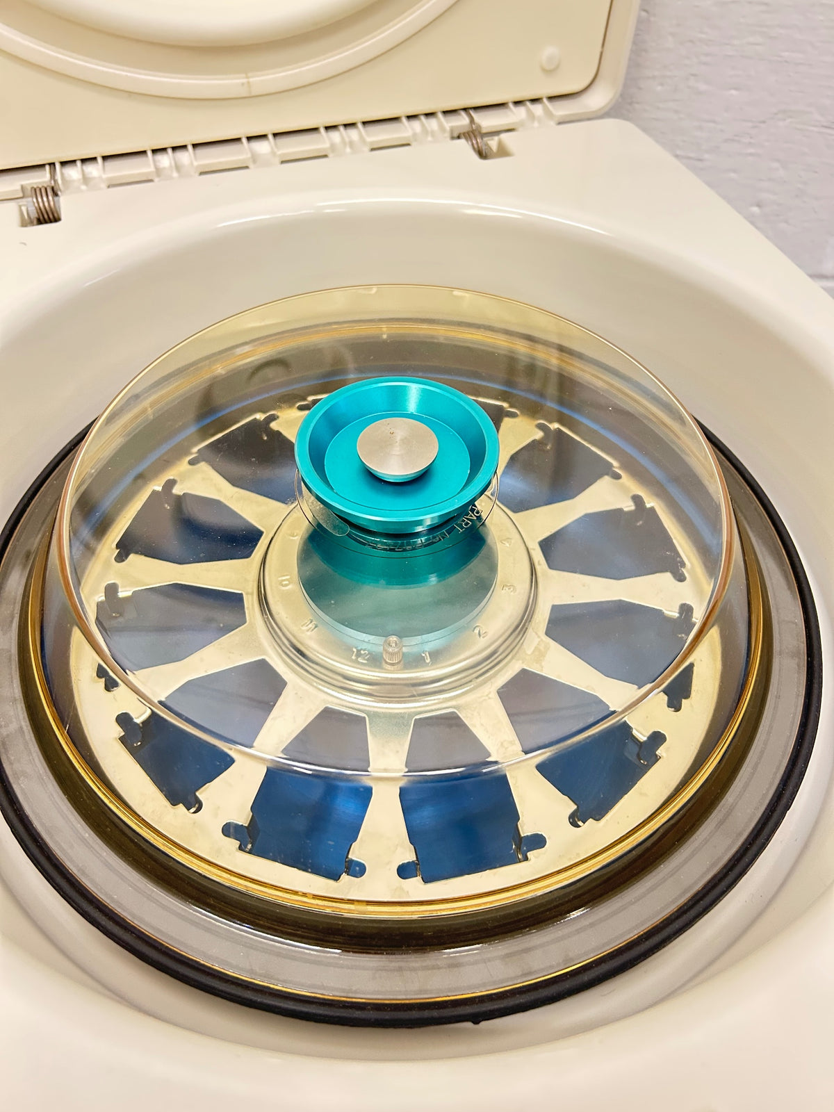 Thermo Scientific Cytonspin 4 Cytocentrifuge Working See video
