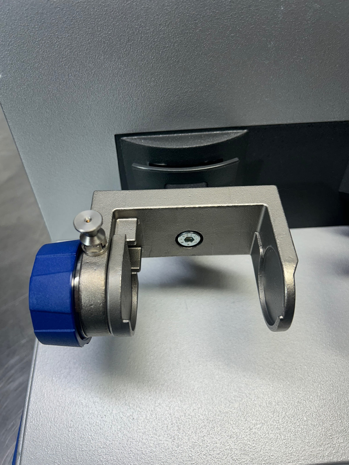 Qiagen Tissuelyser II Tissue Homogenizer Mixer Mill