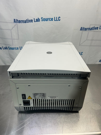 Eppendorf 5702 Benchtop Centrifuge with F-35-30-17 Rotor