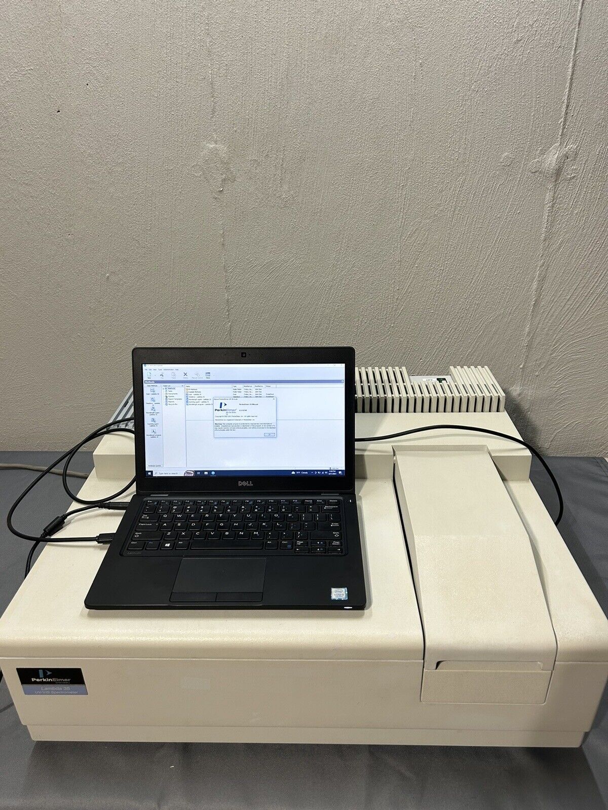 Perkin Elmer Lambda 35 UV/Vis Spectrophotometer with Laptop ...